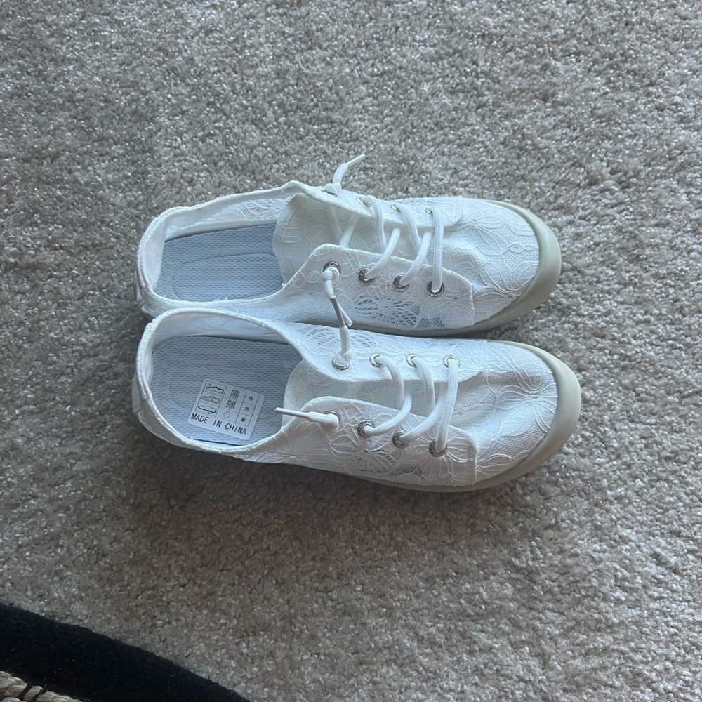 Women’s  Canvas Shoes (white)